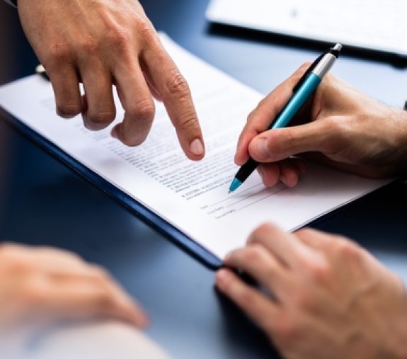 House,Rent,Contract,Document,And,Insurance,Paper